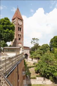 Panoramica con vista su campanile dal terrazzo villa e giardino privato